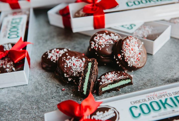 Candy Cane Chocolate Dipped Oreos - TCS
